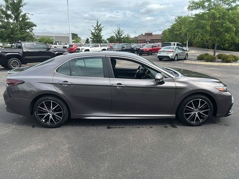 Used 2024 Toyota Camry SE FWD image 9