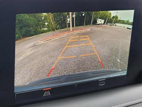 Used 2022 GMC Yukon XL SLT image 39