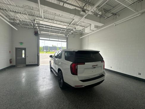 Used 2025 GMC Yukon Elevation w/ Technology Package AWD/4WD image 2