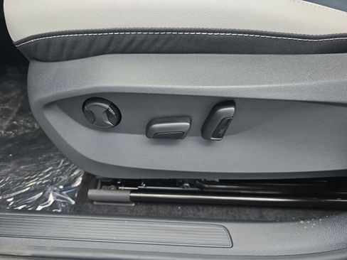 New 2026 Volkswagen Taos SE FWD image 28