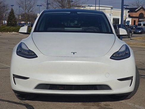 Used 2020 Tesla Model Y Long Range image 9