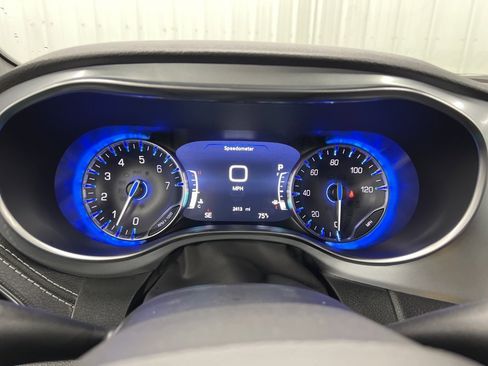 Used 2026 Chrysler Pacifica Limited w/ Uconnect Theater Family Group image 22