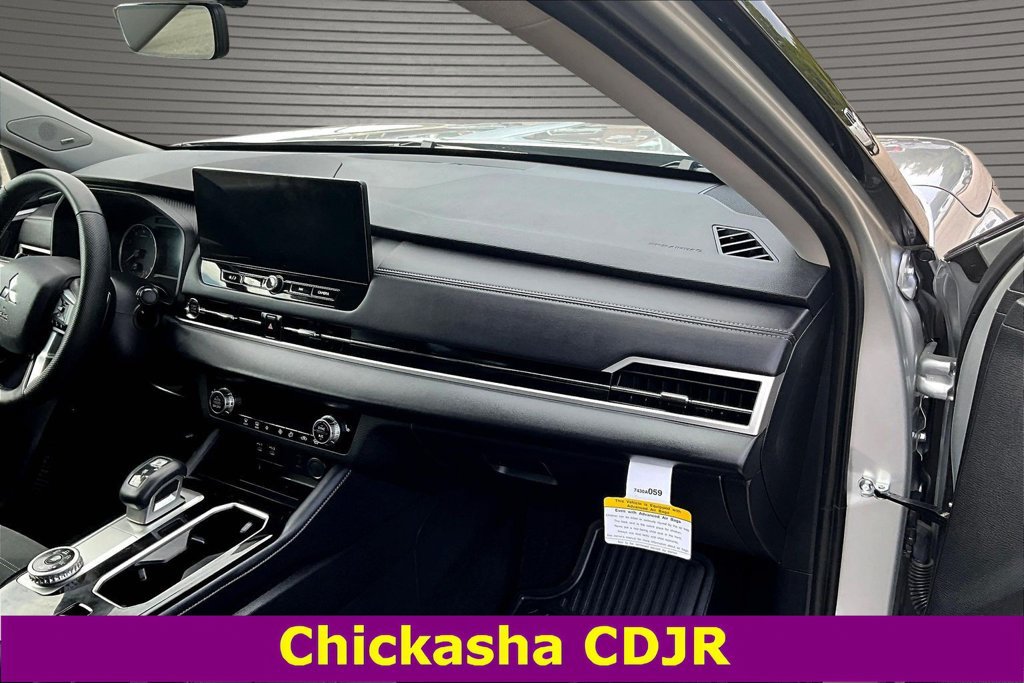 Used 2025 Mitsubishi Outlander SE AWD/4WD image 24
