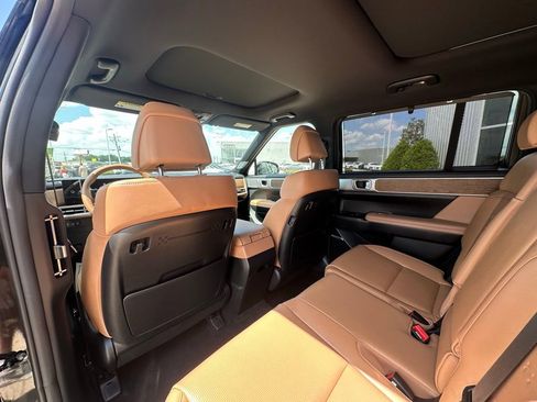 Used 2025 Hyundai Santa Fe Limited image 21