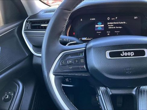 Used 2023 Jeep Grand Cherokee Laredo w/ Luxury Tech Group I image 11