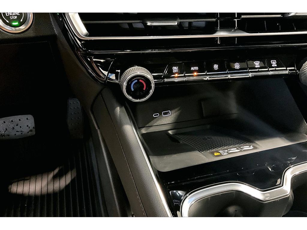 New 2026 Chevrolet Traverse RS w/ LPO, Floor Liner Package FWD image 33