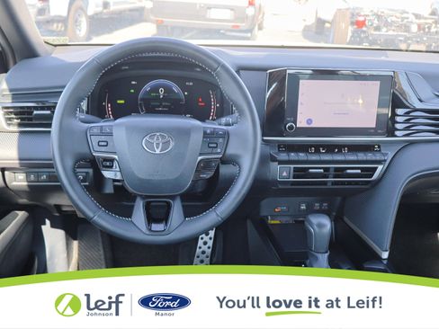 Used 2025 Toyota Camry SE image 25