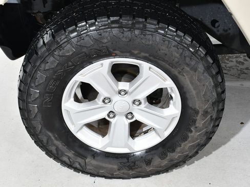 Used 2017 Jeep Wrangler Unlimited Sahara w/ Quick Order Package 24E Chief image 24