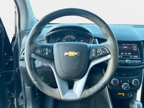 Used 2020 Chevrolet Trax LT w/ LT Convenience Package FWD image 16