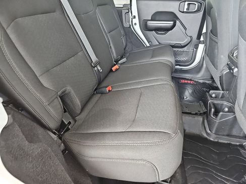 Used 2019 Jeep Wrangler Unlimited Sport S image 16