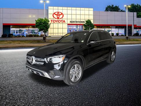 Used 2021 Mercedes-Benz GLC 300 4MATIC image 2