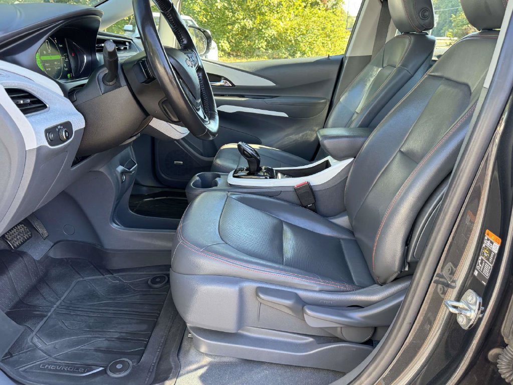 Used 2020 Chevrolet Bolt Premier w/ Infotainment Package FWD image 20