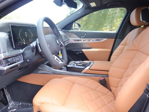 New 2026 BMW 740i xDrive w/ Premium Package image 11