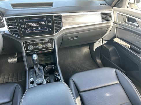 Used 2022 Volkswagen Atlas Cross Sport SE w/ Panoramic Sunroof Package AWD/4WD image 13