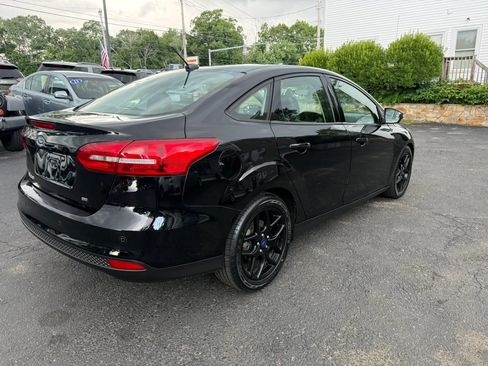 Used 2016 Ford Focus SE w/ Equipment Group 201A FWD image 10