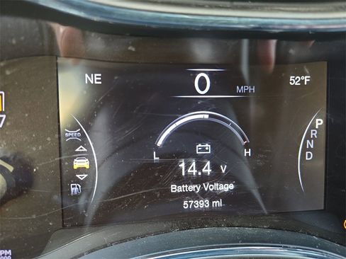 Used 2021 Jeep Grand Cherokee Laredo image 16