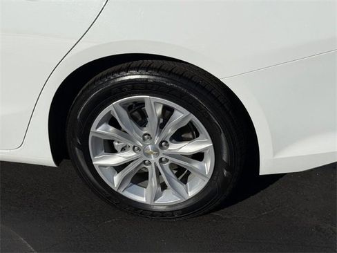 Used 2024 Chevrolet Malibu LT image 4