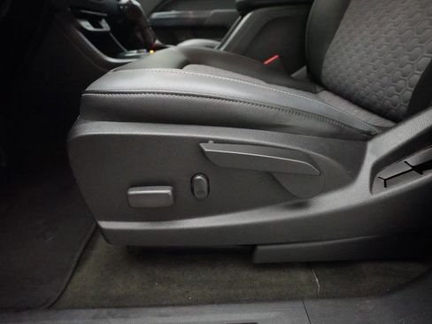 Used 2017 Chevrolet Colorado Z71 AWD/4WD image 27