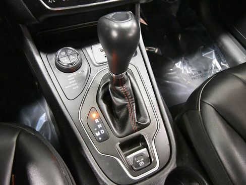 Used 2019 Jeep Cherokee Trailhawk w/ Cold Weather Group image 27