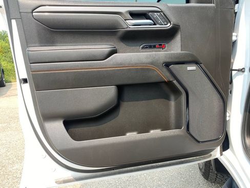 Used 2025 GMC Sierra 1500 AT4 w/ AT4 Premium Package AWD/4WD image 11