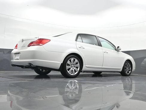 Used 2005 Toyota Avalon XLS FWD image 32