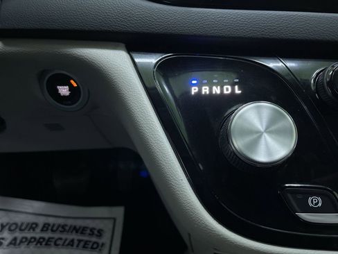 Used 2022 Chrysler Voyager LX image 23