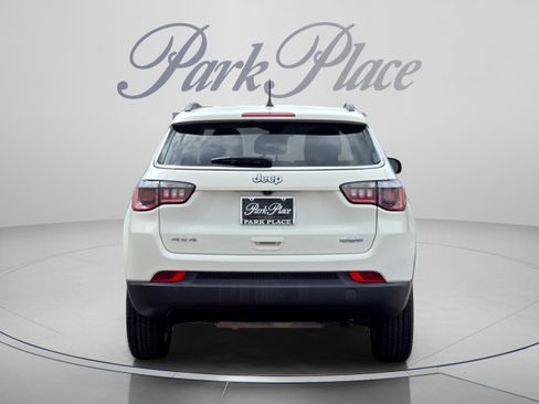 Used 2018 Jeep Compass Latitude AWD/4WD image 4