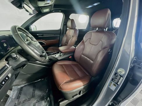 Used 2023 Kia Telluride EX w/ EX Captain's Chair Package AWD/4WD image 10