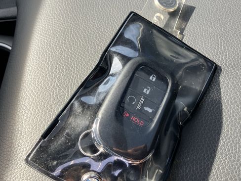 Used 2025 Honda Pilot Elite image 45