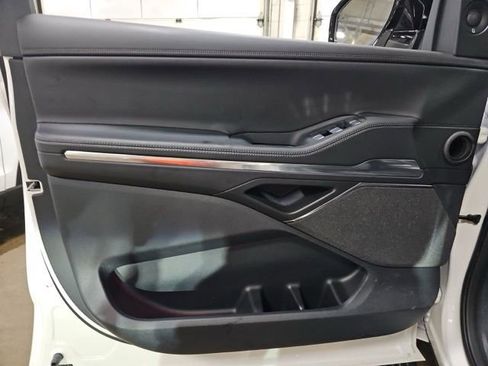 Used 2025 Lincoln Navigator Reserve image 13