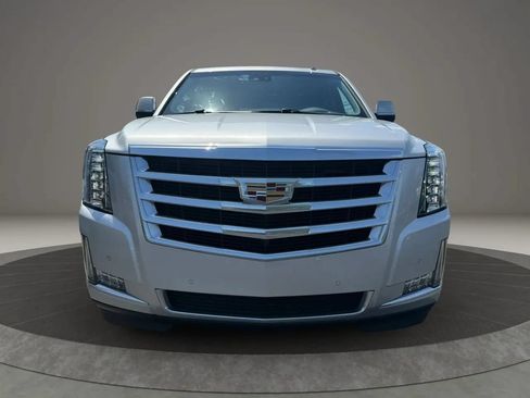 Used 2020 Cadillac Escalade ESV Luxury RWD image 3