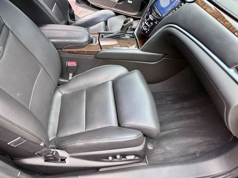 Used 2013 Cadillac XTS Luxury image 12