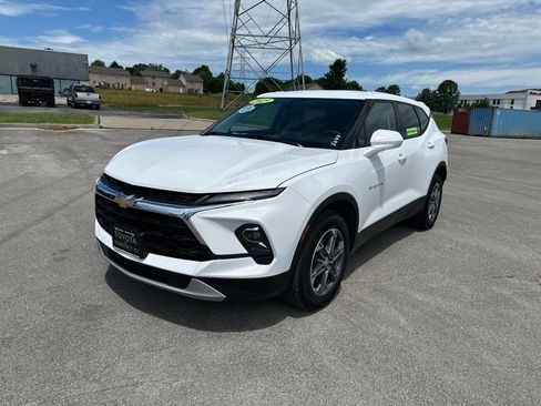 Used 2025 Chevrolet Blazer LT AWD/4WD image 3