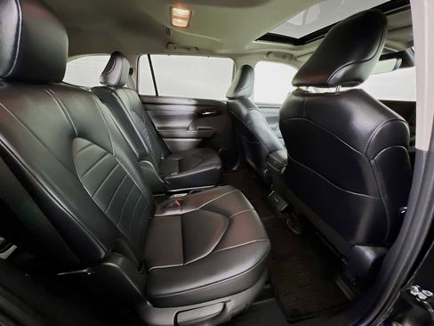 Used 2024 Toyota Highlander XLE image 27