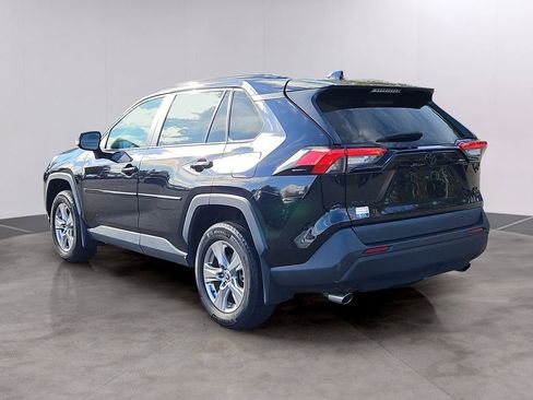 Used 2022 Toyota RAV4 XLE w/ Carpet Mat Package (TMS) image 6
