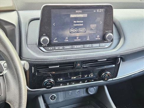 Used 2021 Nissan Rogue SV FWD image 12