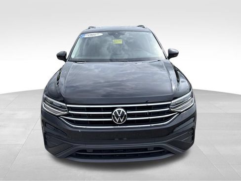 Used 2023 Volkswagen Tiguan SE FWD image 3