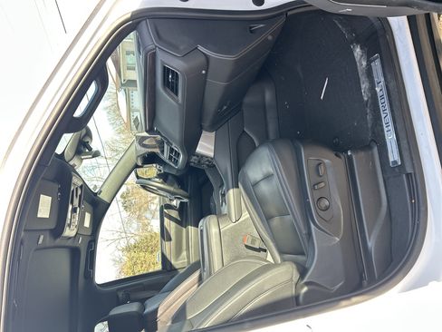 Used 2023 Chevrolet Tahoe Z71 w/ Luxury Package image 11