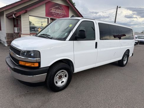 Used 2025 Chevrolet Express 3500 LT w/ LT Preferred Equipment Group RWD image 4
