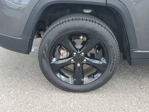 Used 2025 Jeep Grand Cherokee Limited w/ Luxury Tech Group II image 5