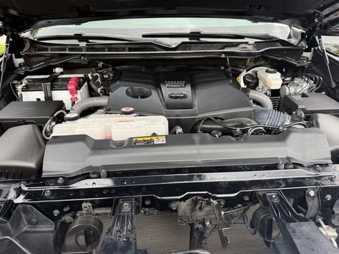Used 2023 Toyota Tundra Limited w/ Power Package AWD/4WD image 29