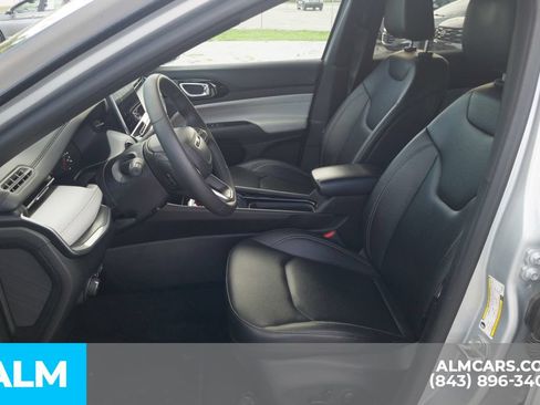 Used 2025 Jeep Compass Limited AWD/4WD image 8