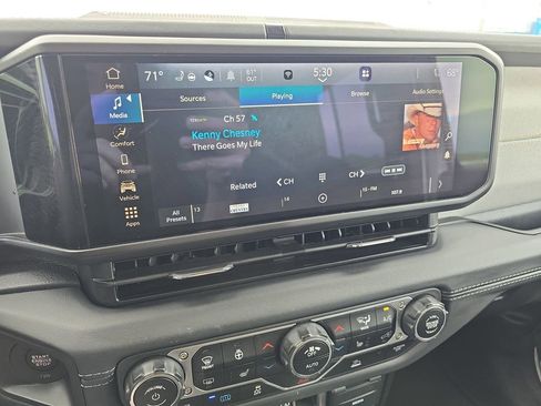 Used 2025 Jeep Wrangler Unlimited Sahara AWD/4WD image 21