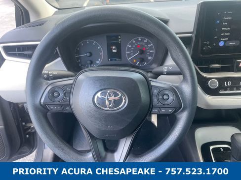 Used 2025 Toyota Corolla LE FWD image 9