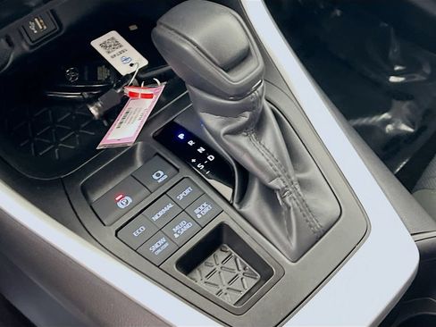 Certified 2025 Toyota RAV4 XLE AWD/4WD image 15
