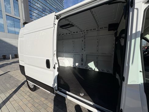 Used 2025 RAM ProMaster 2500 w/ Convenience Group image 22