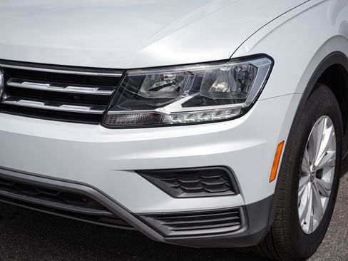 Used 2018 Volkswagen Tiguan SE FWD image 6
