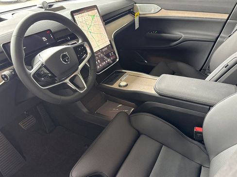 New 2025 Volvo EX90 Ultra w/ Protection Package Premier image 11