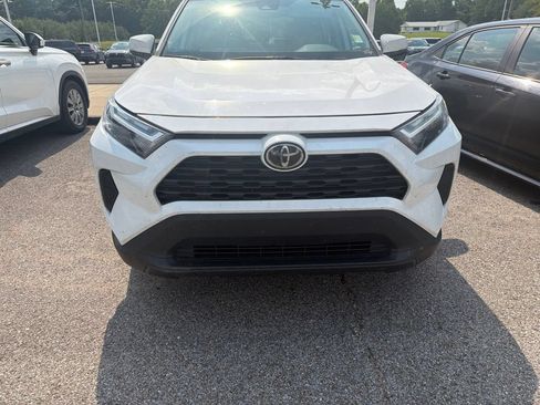 Used 2022 Toyota RAV4 XLE AWD/4WD image 10