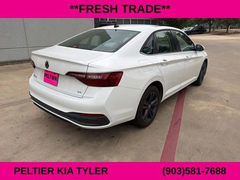 Used 2023 Volkswagen Jetta SE w/ Panoramic Sunroof Package image 11